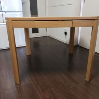 無料、テーブル、軽いので楽に運べまーす