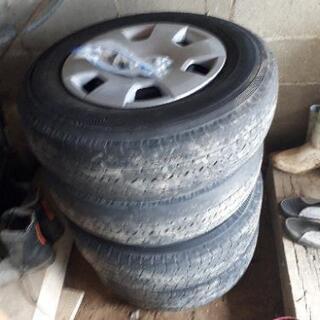 ハイエース　純正タイヤ
