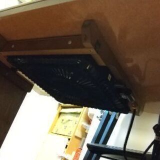 こたつ机と椅子の画像