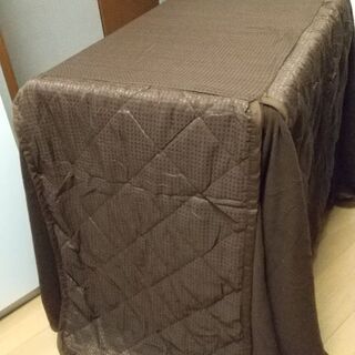 こたつ机と椅子の画像