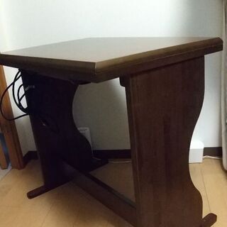 こたつ机と椅子の画像