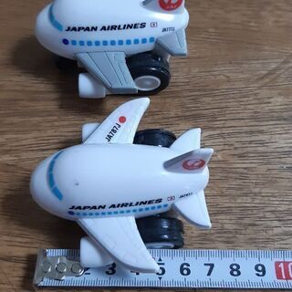 飛行機　走るおもちゃ　2台　JALの画像