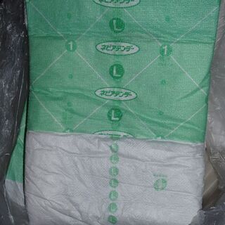 大人用おむつ、尿取りパッドの画像