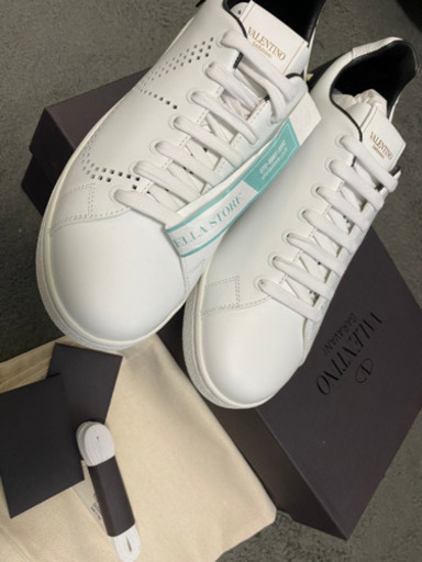 【期間限定値下げ】　ヴァレンティノ  スニーカー【ホワイト】UY2S0C04 DYH A01