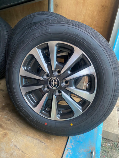 新車エスクァイア純正タイヤ4本セット