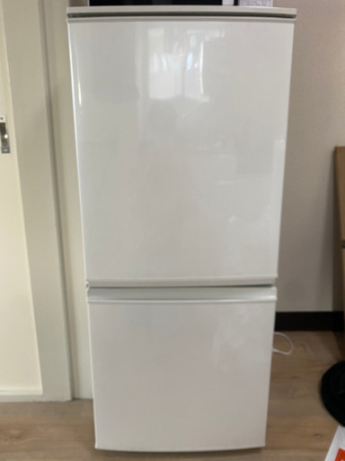 SHARP 2ドア冷蔵庫137L