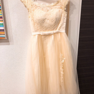 クリーム色のドレス