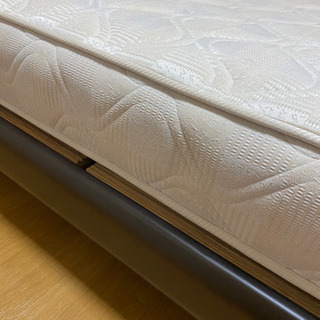 ダブルベッドの画像