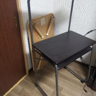 パソコンデスクの画像