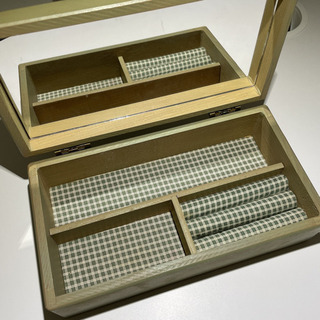 アンティーク　鏡付き木製アクセサリーケースの画像