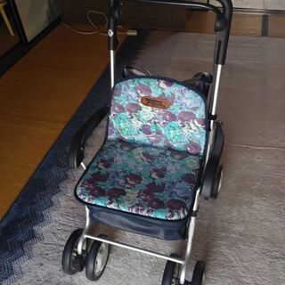お値下げ❗老人車(腰掛けタイプ)　シルバーカー　手押し車