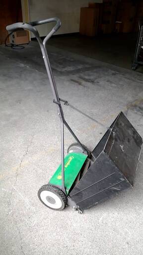 手押し手動芝刈り機