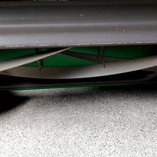 手押し手動芝刈り機の画像