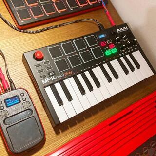 AKAI MPK Mini Playスピーカー内蔵電池USBの画像