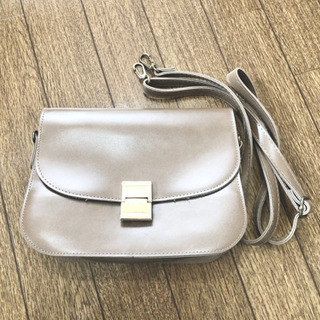 ベージュ ショルダーバッグ