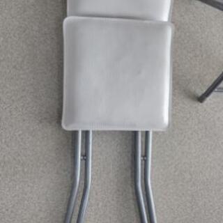 ニトリ折り畳み式椅子差し上げますの画像