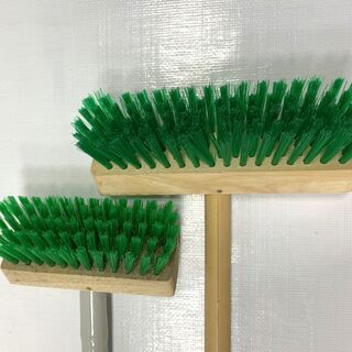 お買い得！デッキブラシ2本セット 鯱印 掃除用品 玄関デッキ掃除など 床ブラシ 中古 Cの画像
