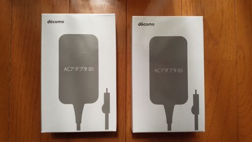 【新品・未使用】docomo  ACアダプタ05   白　富士通