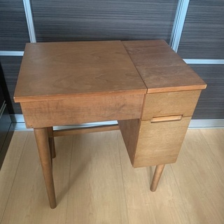 北欧風　ドレッサー