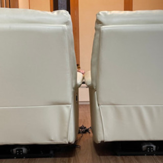 ニトリ　電動本革リクライニングソファ　調整中の画像