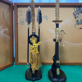 五月人形　美品　兜　収納ケース付き　破魔矢　刀の画像