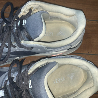 adidas YEEZY BOOST 700 magnetの画像