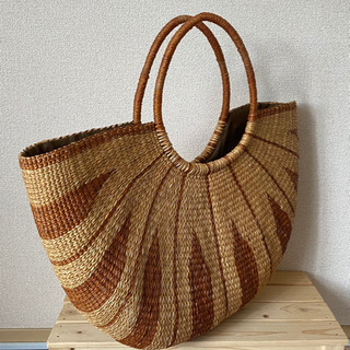 ベネトンのカゴバックの画像