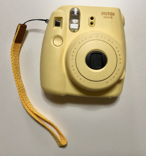 再値下しました: FUJIFILM インスタントカメラ チェキ instax mini8  イエロー 純正ハンドストラップ付