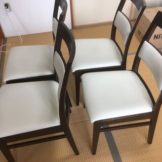 カリモク　ダイニングチェア４脚　欲しい人がいれば譲ります。