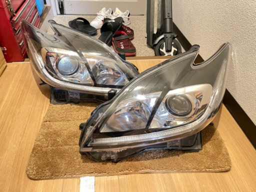 美品　TOYOTA 30プリウス後期　G'sヘッドライト