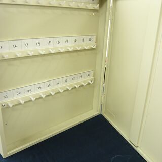 壁掛けタイプ 鍵収納 鍵管理 キーボックス 30本収納可能 幅35cm TACHIBANA 西岡店の画像