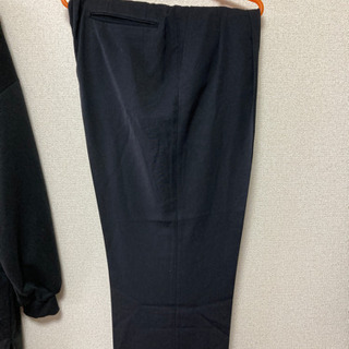 スラックスと礼服ズボン