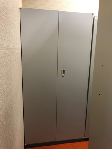 【良品】両開き　書庫　棚　ロッカー