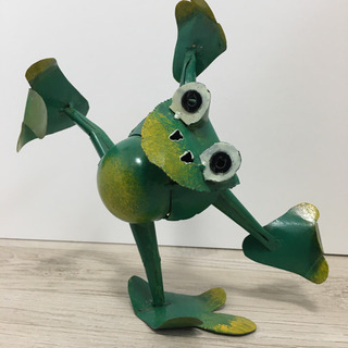 ブリキ製カエルの置物🐸の画像