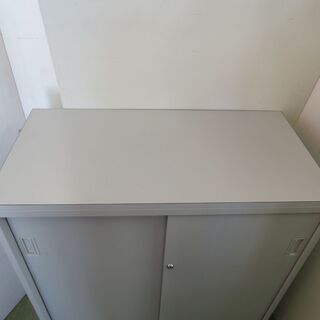 山口)下松市より カウンター書庫 ウチダ(鍵あります)90×45×112 BIZHD32Hの画像