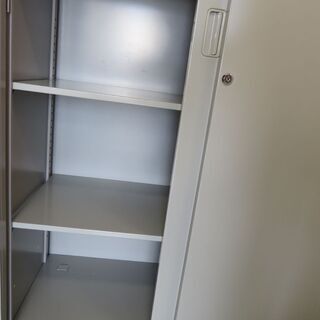 山口)下松市より カウンター書庫 ウチダ(鍵あります)90×45×112 BIZHD32Hの画像