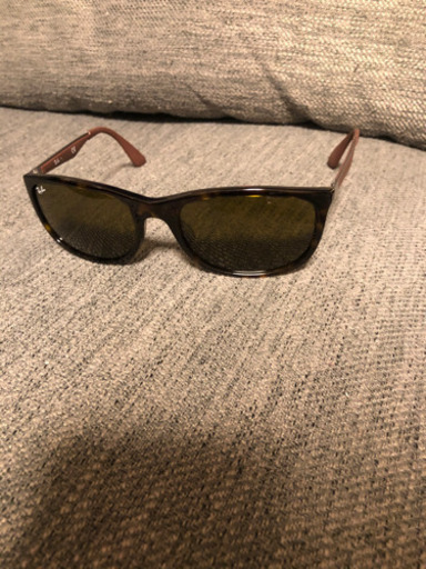 レイバン　サングラス　ほぼ新品　ケース付　メガネ拭き付