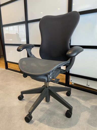★美品★ハーマンミラー ミラ2チェアグラファイト／座り心地抜群!!