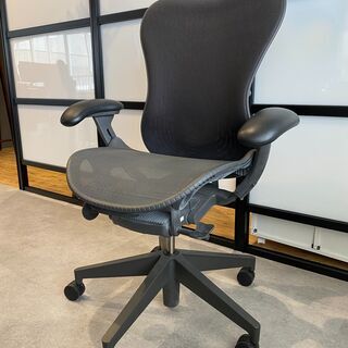 ★美品★ハーマンミラー ミラ2チェアグラファイト／座り心地抜群!!
