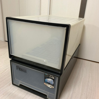 ０円　衣装ケース２個