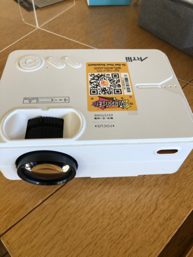 プロジェクター（100インチスクリーン付き）