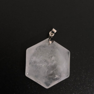 お値下げ致しました【天然石】クォーツ　六芒星ペンダントトップの画像