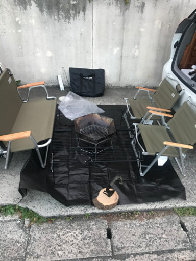 キャンプ　焚き火　チェア