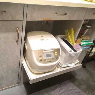 スライドトレー付き棚の画像