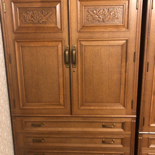 大型家具　木彫りタンス　工芸品　タンス　洋服収納の画像