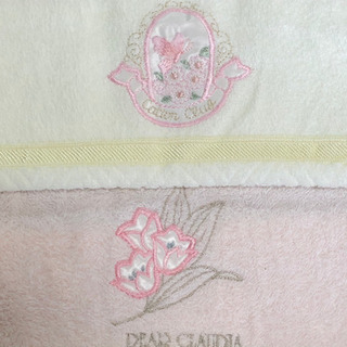 🔴新品未使用品❣️現金手渡し！綺麗なタオル花柄3枚　白1枚!4枚セット　②の画像