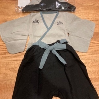 【新品】スリーコインズ　袴ロンパース　兜