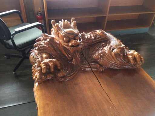 龍彫刻テーブル・木根の椅子