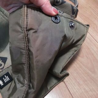 HeM ナイロン トートバッグ カーキ色の画像