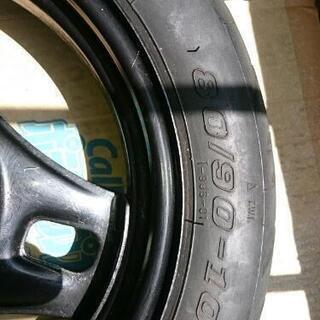 ホンダのホイールとタイヤの画像